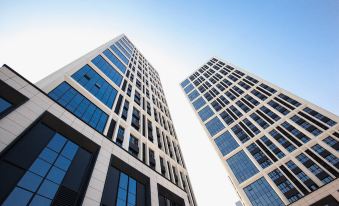 Lakeview Peninsula Hotel (Zhengzhou Longzihu University Town Subway Station)