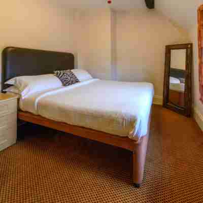 OYO White Horse Hotel Rooms
