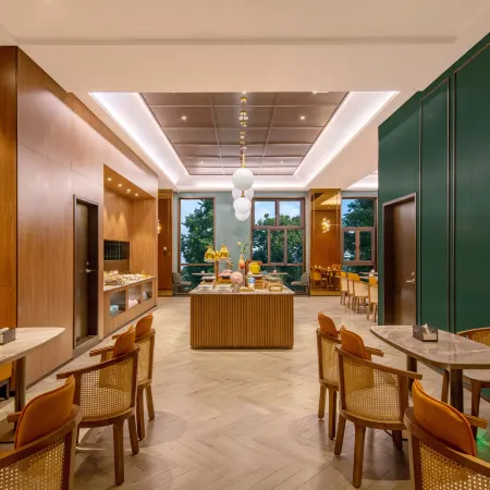 Orange Hotel (Yuyao Colorful City)