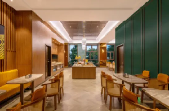 Orange Hotel (Yuyao Colorful City)