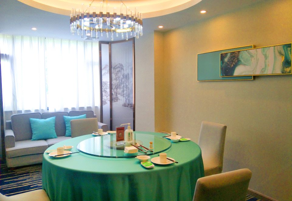 5. 웨스턴 에어포트..