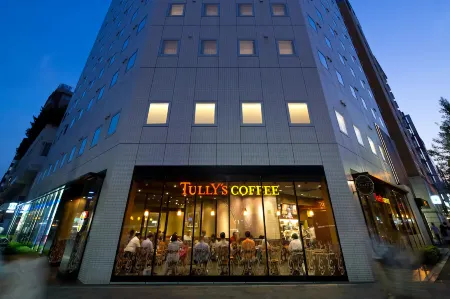 E Hotel Higashi Shinjuku Отели рядом с достопримечательностью «Посолство на Канада»