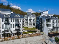 Sunshine Liv. Hotels near South Bay Recreation Area