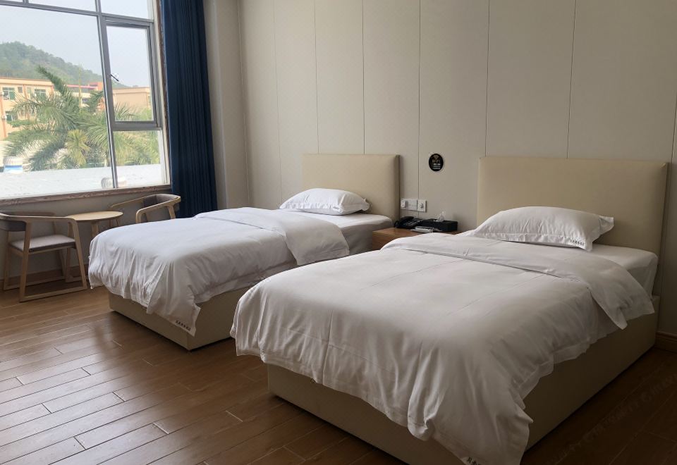 Gaozhou Shell Business Hotel
