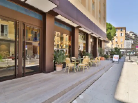 โรงแรมดูปินนิซเฝอร์ต โรงแรมใกล้Coco Beach