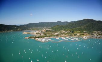 Heart Hotel and Gallery Whitsundays