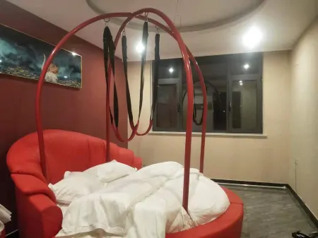 Youth E-house Hotel Отели рядом с достопримечательностью «Yellow River Xiaolangdi Scenic Area in Jiyuan»