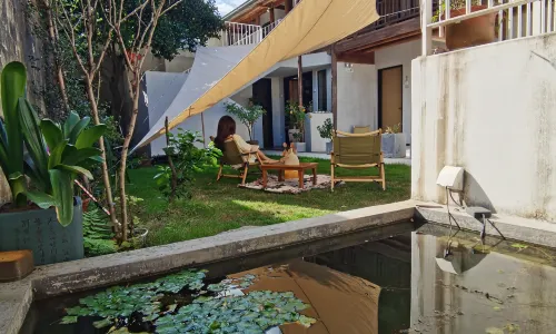 Xinchang Hanxiao Flowers Blossom Longxigu Homestay