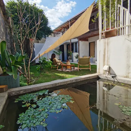 Xinchang Hanxiao Flowers Blossom Longxigu Homestay