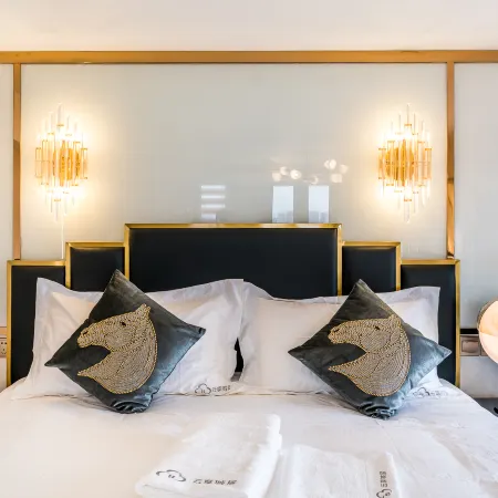 Yunyou High-End LOFT Cinema Hotel Apartment (Jiu Yan Qiao Branch) Отели рядом с достопримечательностью «Мост Цзюянь»