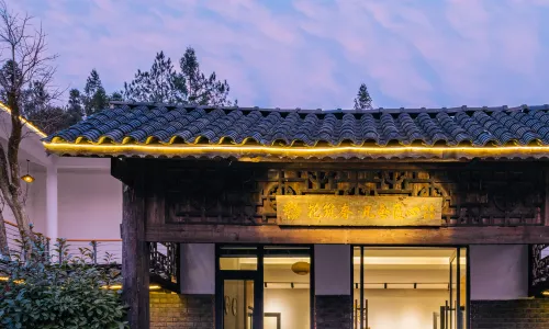 Floral Hotel·Lichuan Fanshe Craftsmanship Hot Spring Homestay