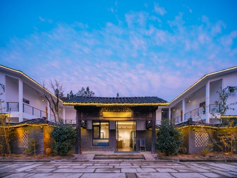 Floral Hotel·Lichuan Fanshe Craftsmanship Hot Spring Homestay