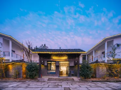Floral Hotel·Lichuan Fanshe Craftsmanship Hot Spring Hotel Hotels in Lichuan