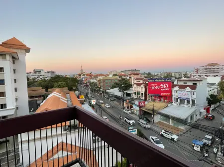 더 엠파이어 레지던스 님만