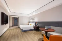 City Comfort Premier Hotel (Haikou Wangfujing Haiken Plaza) Отели рядом с достопримечательностью «Парк Цзинь-Нью-Ку»