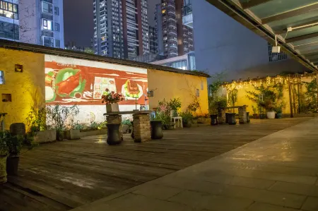 Vision & Fashion | Royal View International Hotel · 360° Sky Garden & Starry Cinema