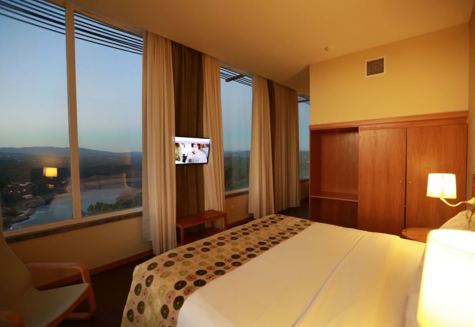 [호텔 다 몬타나의 아름다운 강가 전망]