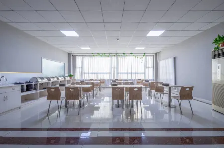 Yayue Hotel (Liaocheng Wanda Plaza Bus Terminal) Отели рядом с достопримечательностью «Liaocheng Gymnasium»