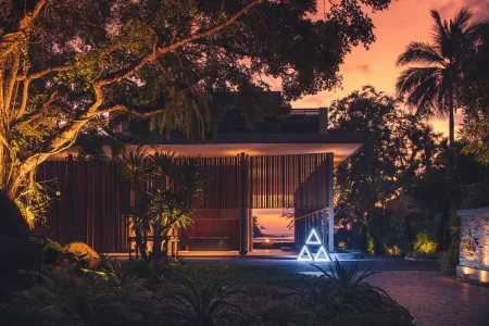 Anantara Layan Phuket Resort Отели рядом с достопримечательностью «Seastone Private Pool Villas»