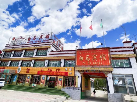 Baima Hotel Отели рядом с достопримечательностью «Народный конгресс Наму»