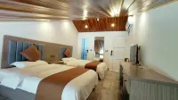 Qingmuchuan Dry Boat House Fashion Hotel