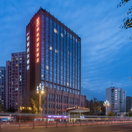 Vienna International Hotel (Mianyang Zhongyuan Square High Speed Railway Station)