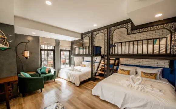 ลิณญ์ลัณญ์โฮสเทลแอนท์คาเฟ่