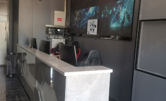 Hongyan E-sports Hotel (Lingshang Xingfu World Branch)