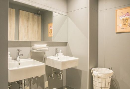 호스텔 스탠드 바이 미 침대