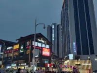 Qinyue Hotel (Zigong Lantern Park FanHua 1939 Shopping Plaza)