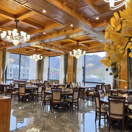 Gongpeila Hotel (Kangding Xinduqiao)