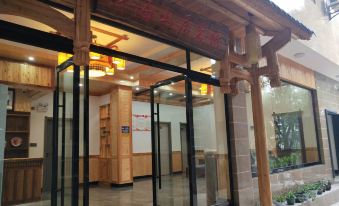 Linhai Mountain Residence Chinese Inn (Zhangjiajie High-Speed Railway West Station)