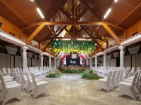 Niagara Hotel Lake Toba & Resorts Hotels in Parapat