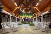 Niagara Hotel Lake Toba & Resorts Hotels in Motung