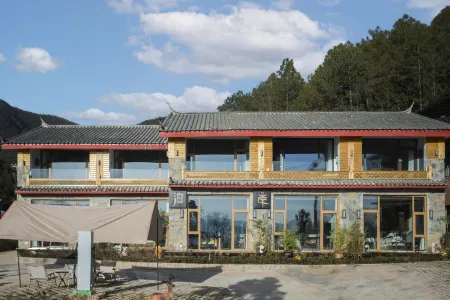 Lakeshore Resort Mid-Levels Lake View Hotel