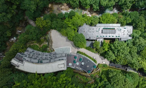 J·Mountain Hotel