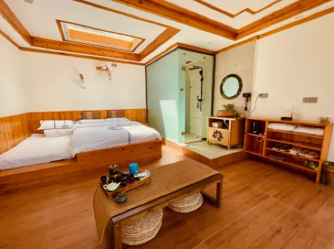 Danba Daughter Qing Manor (Jiaju Zangzhai No.1 Environmenttai Branch)