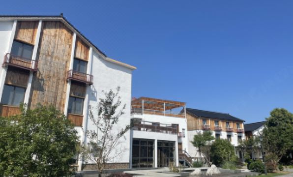 Gengdu Shanju Supply and Marketing Culture Theme Hotel