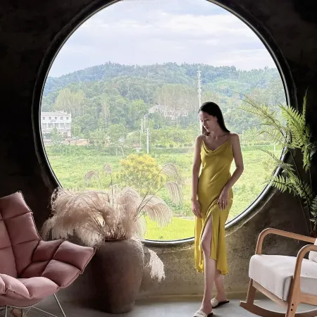 Sansheng Youxing Swimming Pool Vacation Apartment (Yinxing Valley)