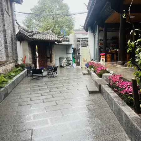 Lijiang Qihe Qixun Inn