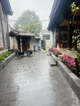 Lijiang Qihe Qixun Inn