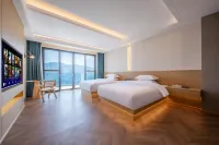 Cloud Built Banshan Pond Scene Hotel