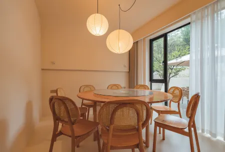 Longshang Jingyue B&B