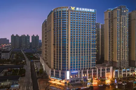 Vienna International Hotel (Sichuan Normal University Chenglong Campus) Отели рядом с достопримечательностью «Sichuan Shifan Daxue Chenglong Xiaoqu Library»