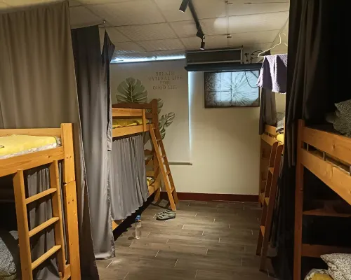 ELO CAFE hostel โรงแรมใกล้มูนไลท์ อินน์