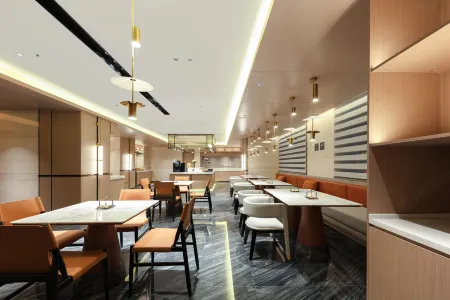 Kashgar Dongcheng Approval Bureau Atour Hotel Отели рядом с достопримечательностью «Xiang Fei Park»