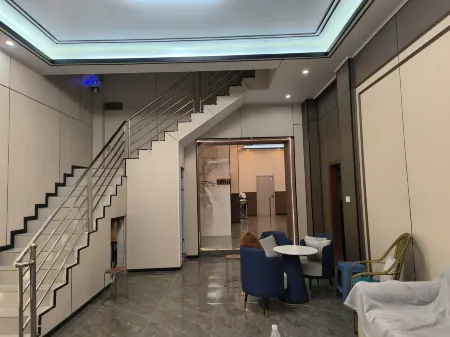 Pingwu Hongfu Hotel Отели рядом с достопримечательностью «Plum Garden, Plum Forest, Pingtong Town»