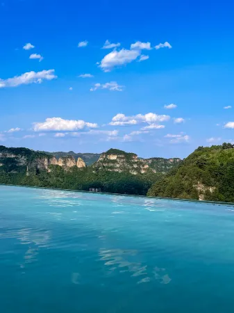 Yunjie Qingsongling Study Resort Отели рядом с достопримечательностью «Jiulongdong Sceneic Area»