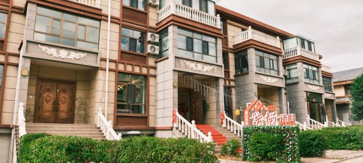 Zixi Heting of Delingha Hotels in Delingha