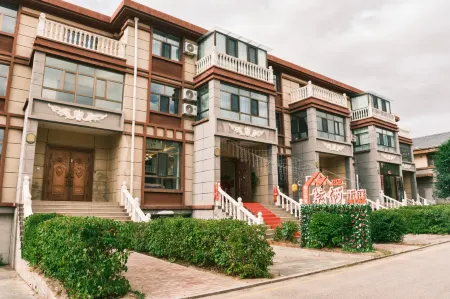 Zixi Heting of Delingha Отели рядом с достопримечательностью «Qinghai Chaidamu Vocational and Technical College»